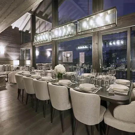 Lavish Chalet With Hot Tub Holiday home