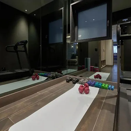 Lavish Chalet With Hot Tub