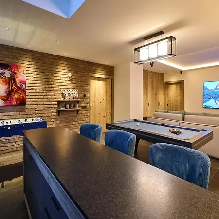 Holiday home Lavish Chalet With Hot Tub Breuil-Cervinia