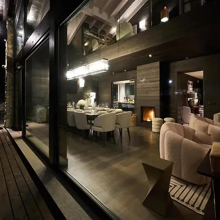 Lavish Chalet With Hot Tub